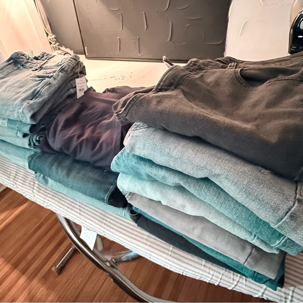 Resellers bundle 17 Assorted Denim and 1 Ziya Jogger